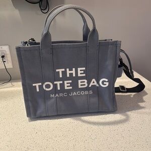Marc Jacob’s the tote bag blue used just a few times no flaws